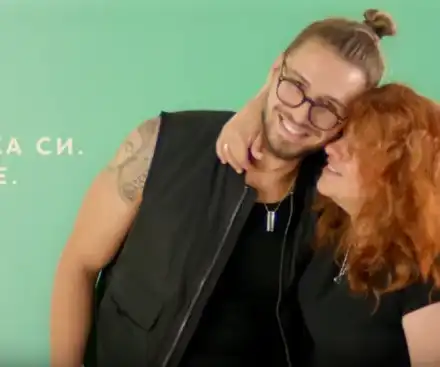 Папи Ханс снима мама в клип