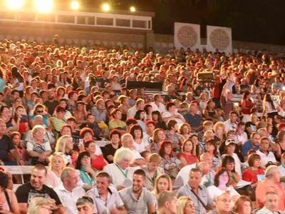 Пирин Фолк препълни Летния театър в Сандански