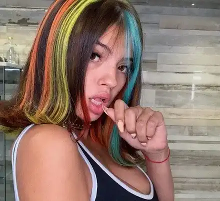 По пътя на Жана Бергендорф: 20-годишната Дара влюбена в… белото! Папи Ханс я зарязал заради проблемите й със забранените субстанции