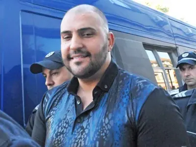 Побойник и половина! Гринго развя юмруци срещу доставчик на храна