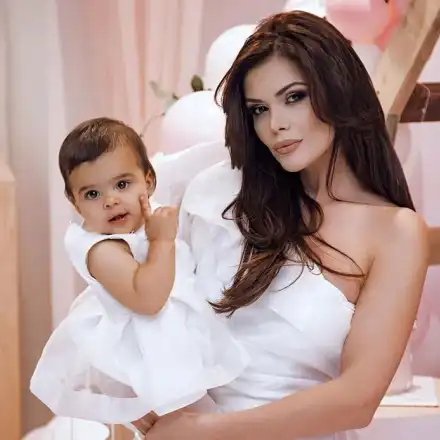 Преслава качи Паола на Черни връх