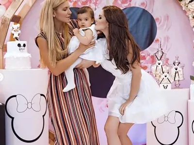 Преслава пръснала 5 бона за ЧРД на Паола! (СНИМКИ от бялото чалга парти на бебето)