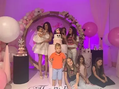 Преслава пръснала 5 бона за ЧРД на Паола! (СНИМКИ от бялото чалга парти на бебето)