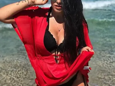 Протеже на Слави Трифонов е новата Преслава (Горещи снимки)