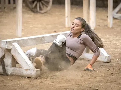 Саня Борисова като нинджа на дуела във „Фермата“