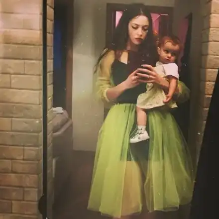 Щерката на Глория Петкова вече свири на пиано