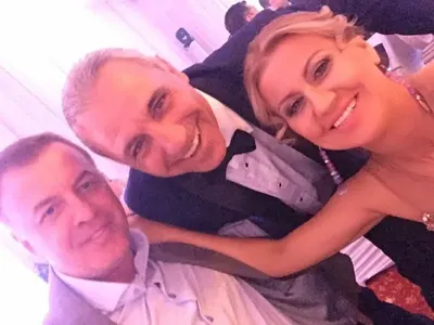 Щерката на Илиана и Наско с кралска сватба, Камата пя за младоженците (Подробности и много снимки)