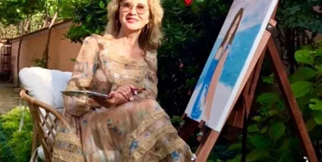 Тъщата на Таки рисува картините си в скъпарско имение, скоро ги показва в изложба  (Снимки)