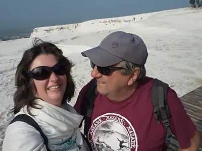 Влюбен до уши, бащата на Чочо Попйорданов тръгна да обикаля Земята (Снимки)