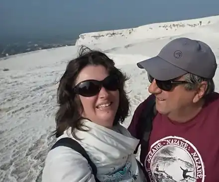 Влюбен до уши, бащата на Чочо Попйорданов тръгна да обикаля Земята (Снимки)