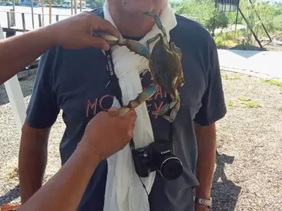 Влюбен до уши, бащата на Чочо Попйорданов тръгна да обикаля Земята (Снимки)