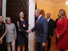 Деси Радева се фука с рокля за 2 бона в САЩ (Фото)