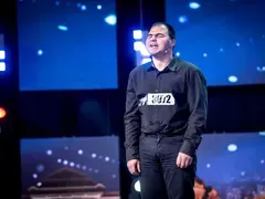 Слепият имитатор от „България търси талант” живее в мизерия за 30 лева