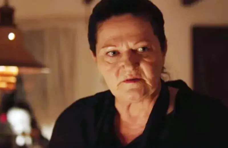 Злата свекърва от „Пътят на честта” лежала обезобразена в инвалидна количка, колежка краде мъжа й