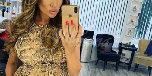 Златка Райкова се тъпче със сладолед