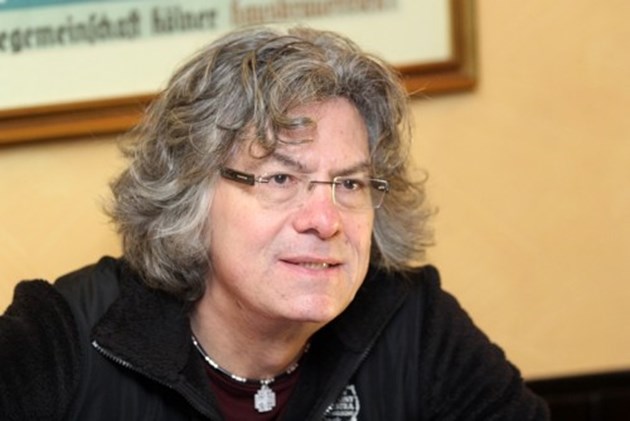 Иван Лечев бори грипа с лимони, мед и джинджифил