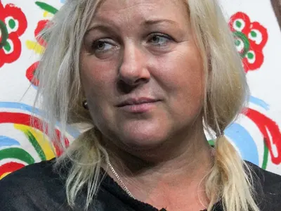 Албена Михова сияе на среща с по-млада жена, получи и букет