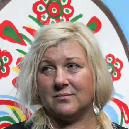 Албена Михова сияе на среща с по-млада жена, получи и букет