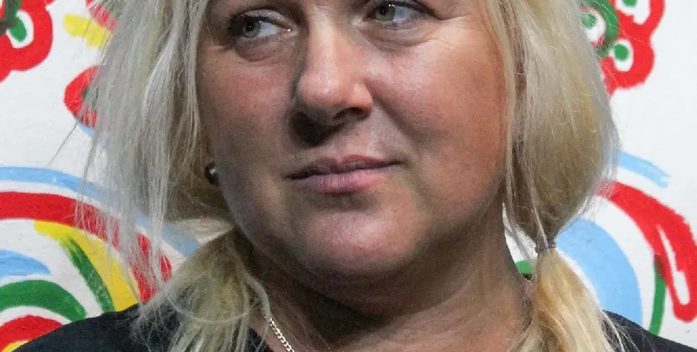 Албена Михова сияе на среща с по-млада жена, получи и букет