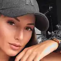 Алекс Петканова не сваля изкуствените мигли