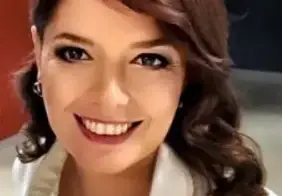 Алекс Сърчаджиева разпуска от стреса в Гърция