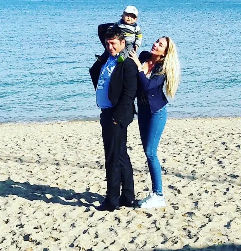 Антония Петрова пак заведе бебето на море (Миската се хвали, че малкият Благовест е гений)