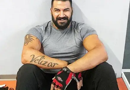 Азис се изнесе на каравана