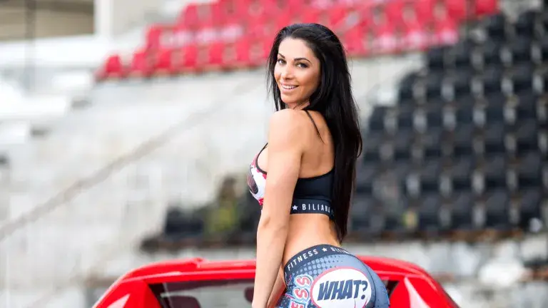 Биляна Йотовска боса в студа