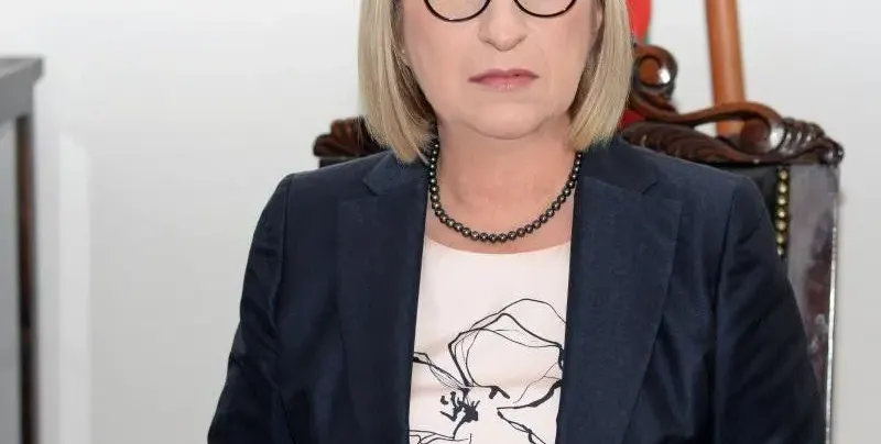 Цецка Цачева стана клиент на доктор Енчев (Бившата парламентарна шефка опъва бръчки)