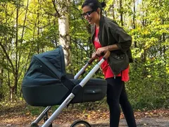 Цвети на Криско на първа разходка с бебето
