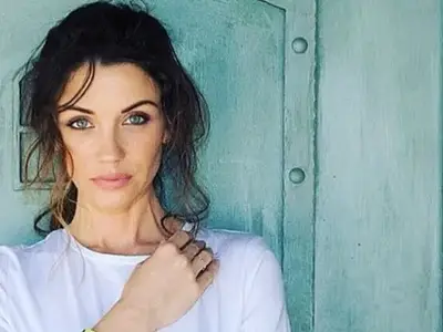 Диляна Попова изящна като статуетка