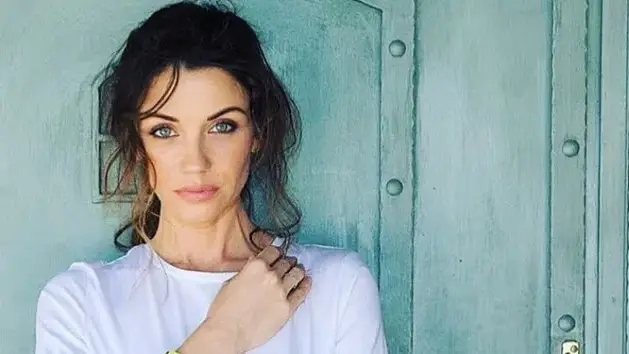 Диляна Попова изящна като статуетка