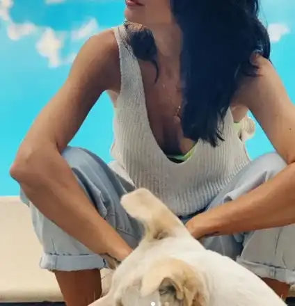 Диляна Попова още е на лятна вълна