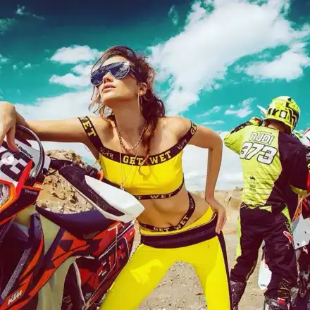 Диляна Попова тъжи за моторист