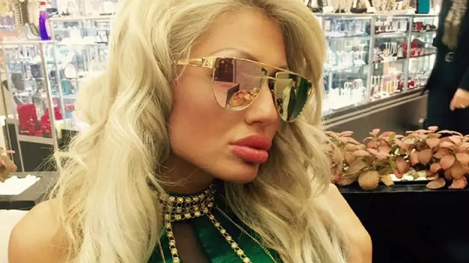 Джулиана Гани се чуди как ще кърми с огромните си бомби, не иска мъжът й да гледа раждането