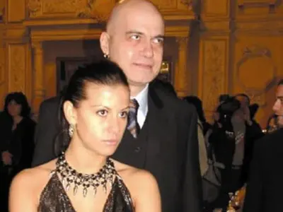 Две бивши и настоящата любовница на Слави - част от партията му