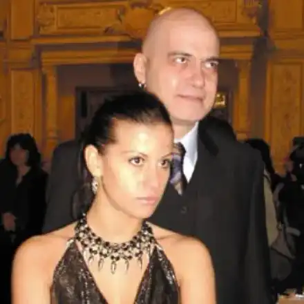 Две бивши и настоящата любовница на Слави - част от партията му