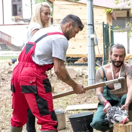 Двойно убийство във „Фермата“!
