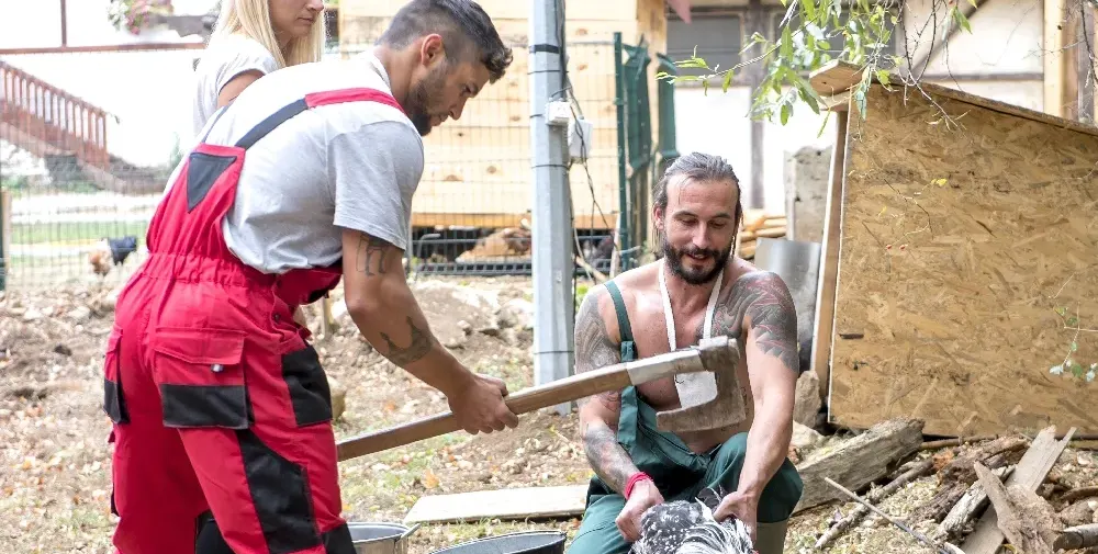 Двойно убийство във „Фермата“!