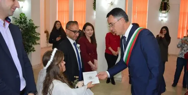 Ето я най-малката булка