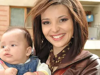 Ева Кикерезова с три деца от двама мъже (Новата секси синоптичка събира погледите в БНТ)