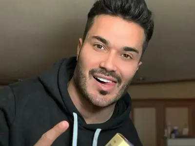 Галин едва говори със силиконовите си джуки, зъбите му блеснаха като тоалетна чиния!