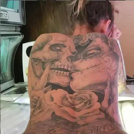 Грахич се маскира с татуси за Хелоуин