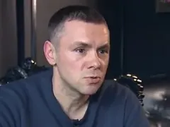 Ицо Хазарта пести от автомобил (Рапърът кара 30-годишна трошка)