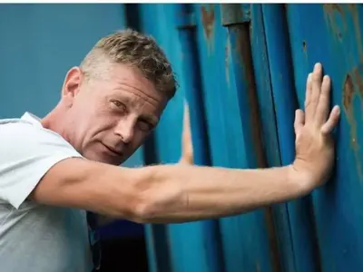 Юлиян Вергов пропищя от менте профил в мрежата (Измамник води агитации от името на актьора)