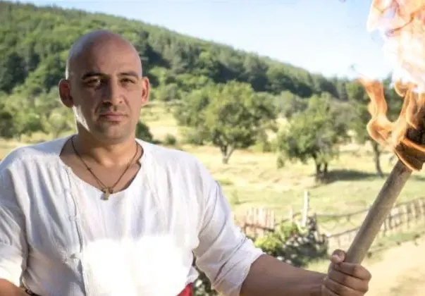 Ивайло Шопски мъж под чехъл