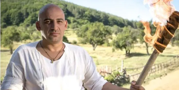 Ивайло Шопски мъж под чехъл