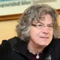 Иван Лечев бори грипа с лимони, мед и джинджифил