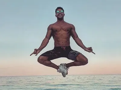 Иво Аръков левитира