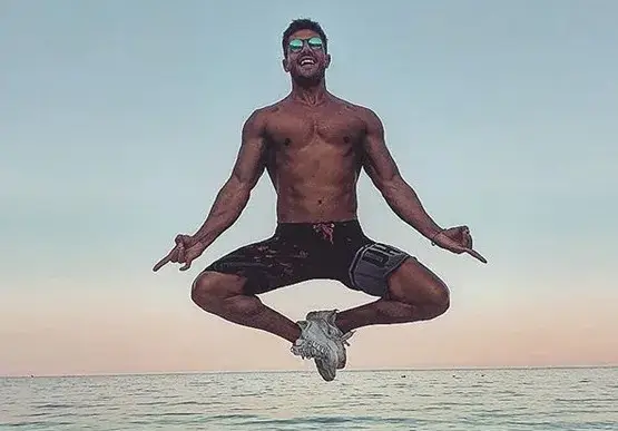 Иво Аръков левитира